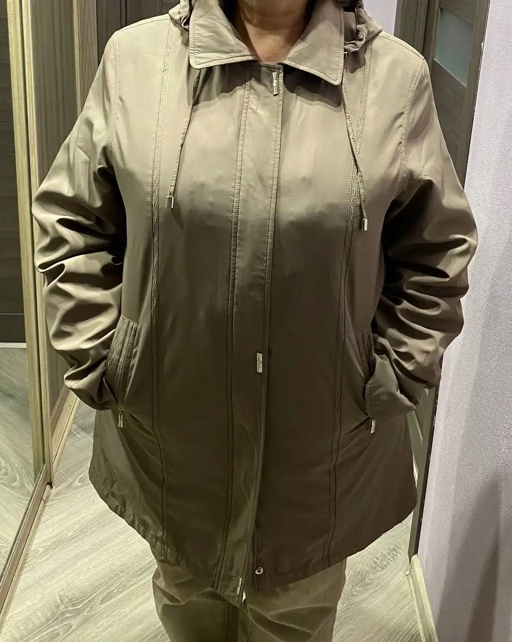 Продам женскую куртку Sufeibeier