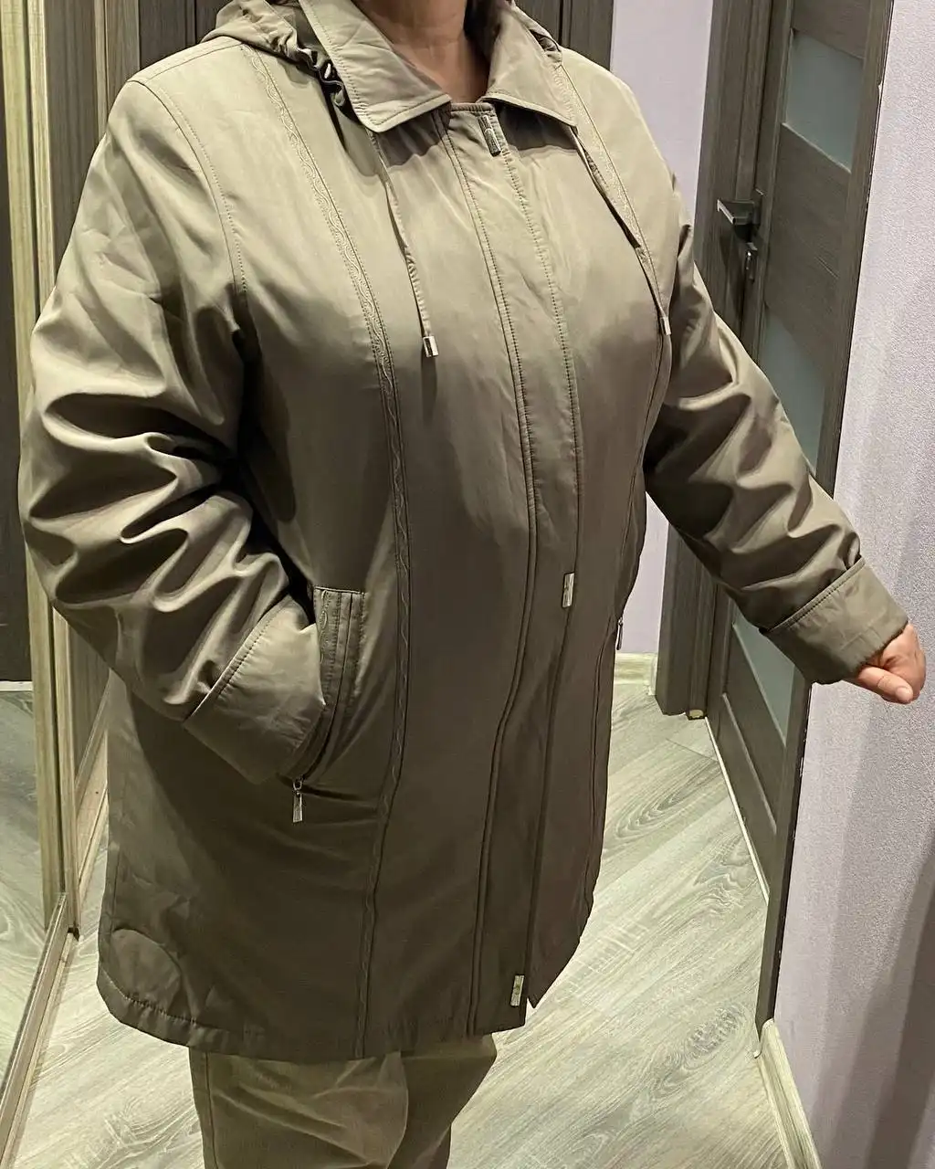 Продам женскую куртку Sufeibeier