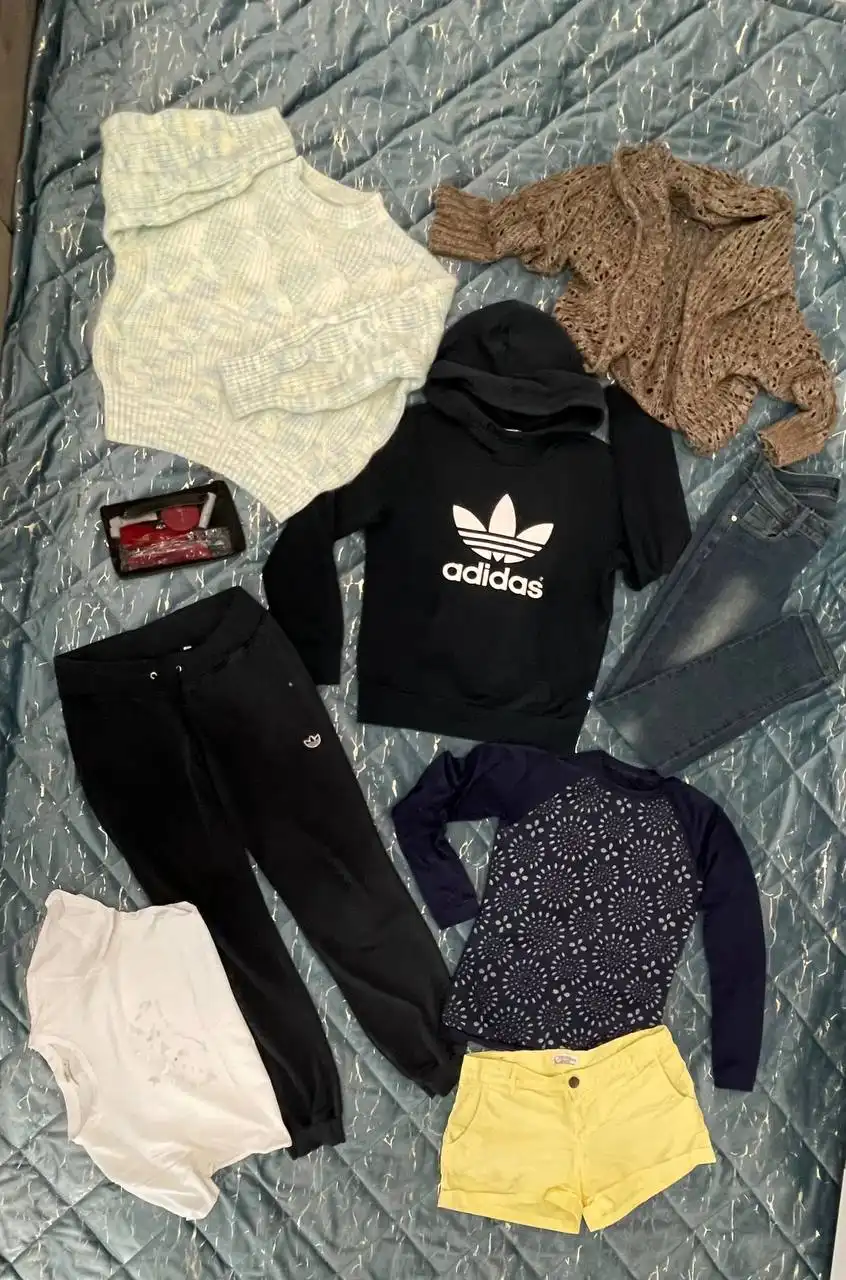 Одежда и аксессуары для волос