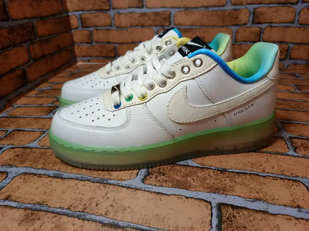 Кроссовки Nike Air Force 1 '07 LX 39 размер