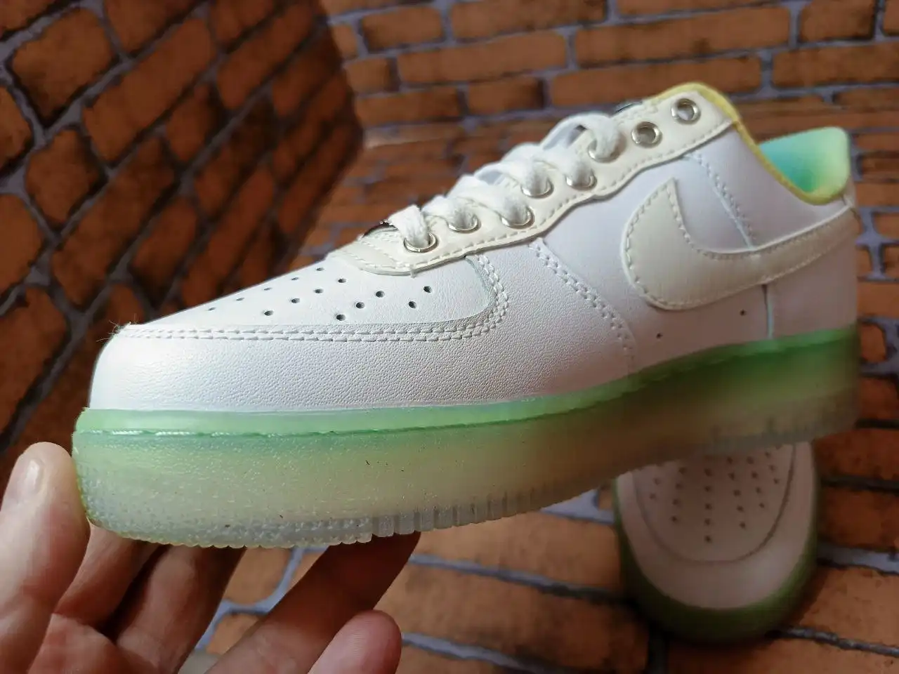 Кроссовки Nike Air Force 1 '07 LX 39 размер