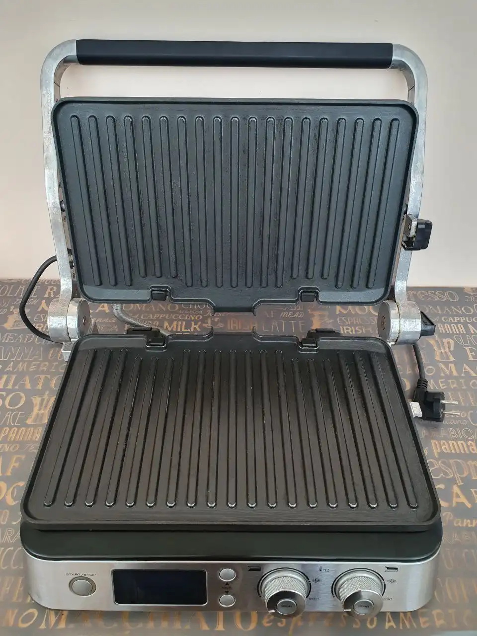 Продается универсальный гриль De’Longhi MultiGrill CGH 1030D