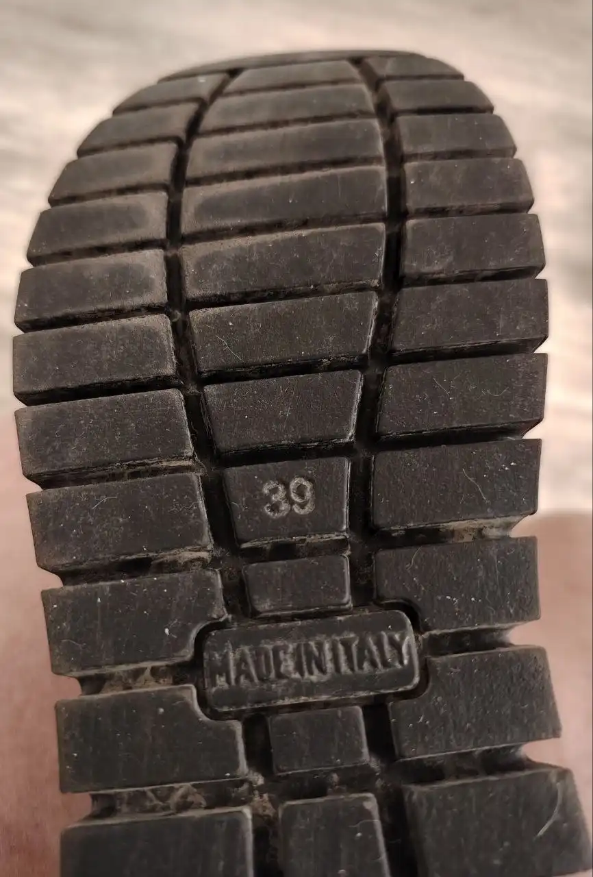 Продажа обуви 39 размера