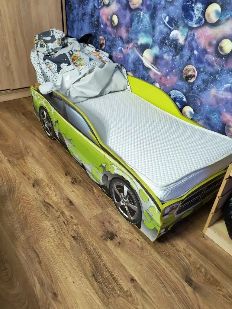 Продам детскую кровать с матрасом