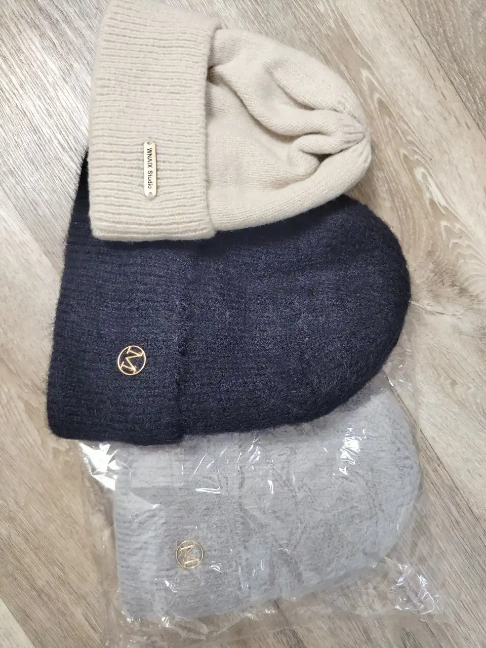 Женские зимние и демисезонные шапки