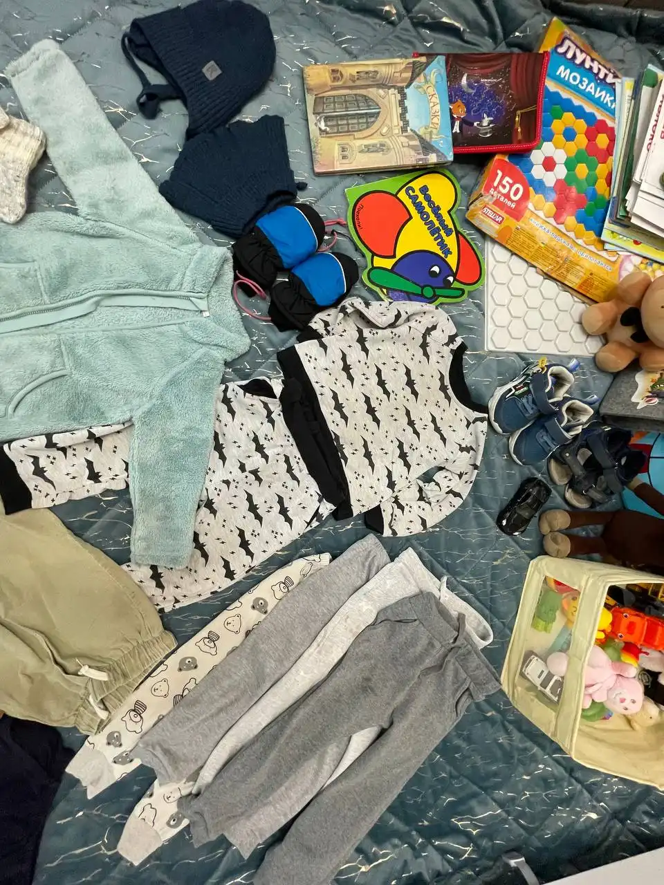 Пакет вещей и игрушек для мальчика - Одежда и обувь для детей (Товары для детей) в Владивосток