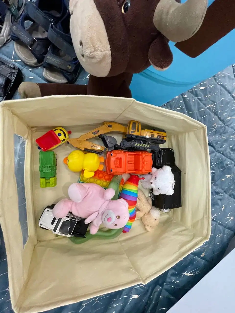 Пакет вещей и игрушек для мальчика - Одежда и обувь для детей (Товары для детей) в Владивосток