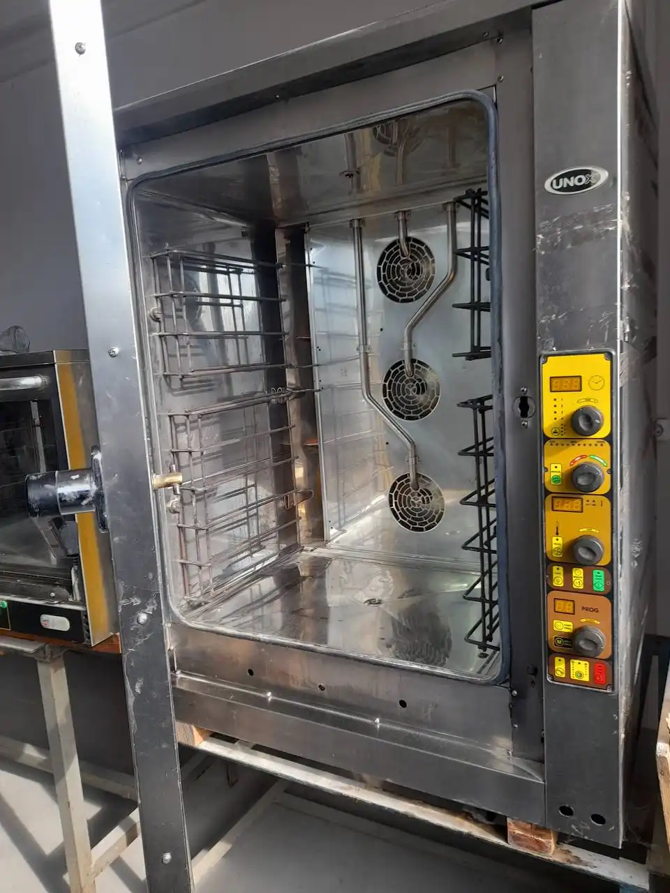 Продам профессиональную конвекционную печь Unox XB 603 - Профессиональное кухонное оборудование (Готовый бизнес и оборудование) в Владивосток