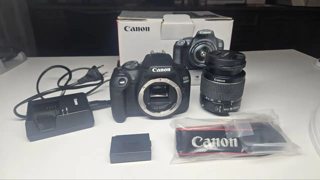 Продам фотоаппарат Canon EOS 2000D EF-S 18-55III KIT - Фотоаппараты (Электроника) в Владивосток
