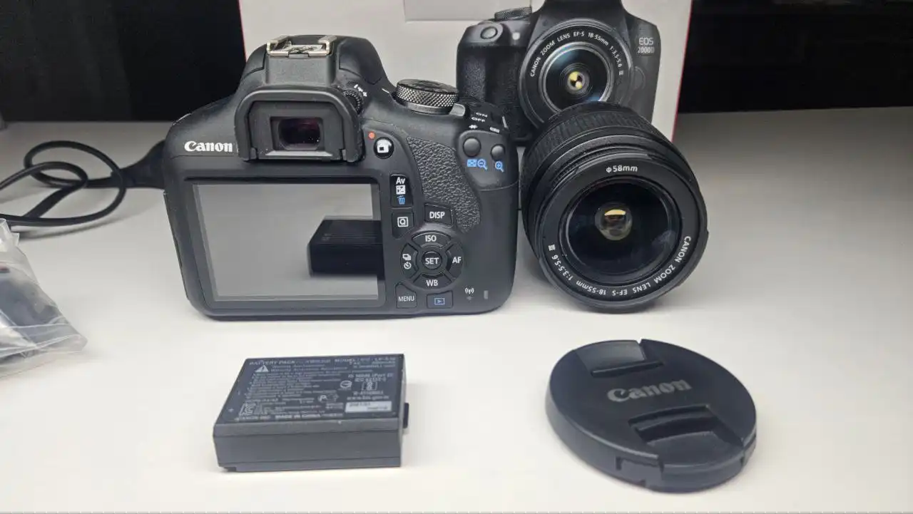 Продам фотоаппарат Canon EOS 2000D EF-S 18-55III KIT - Фотоаппараты (Электроника) в Владивосток