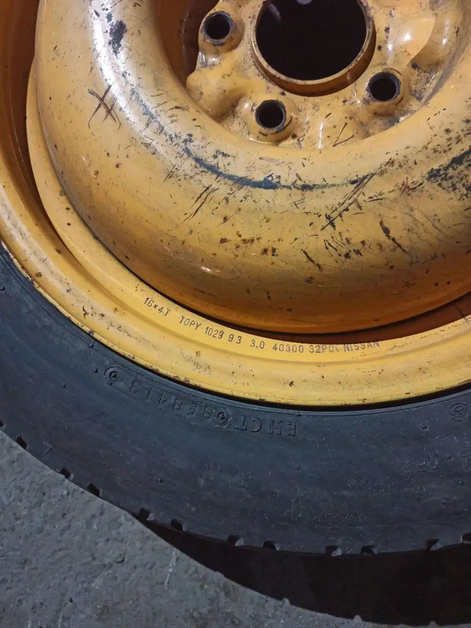 Оригинальное запасное колесо Nissan 125/90R16 2013г Bridgestone - Шины и диски (Запчасти) в Владивосток