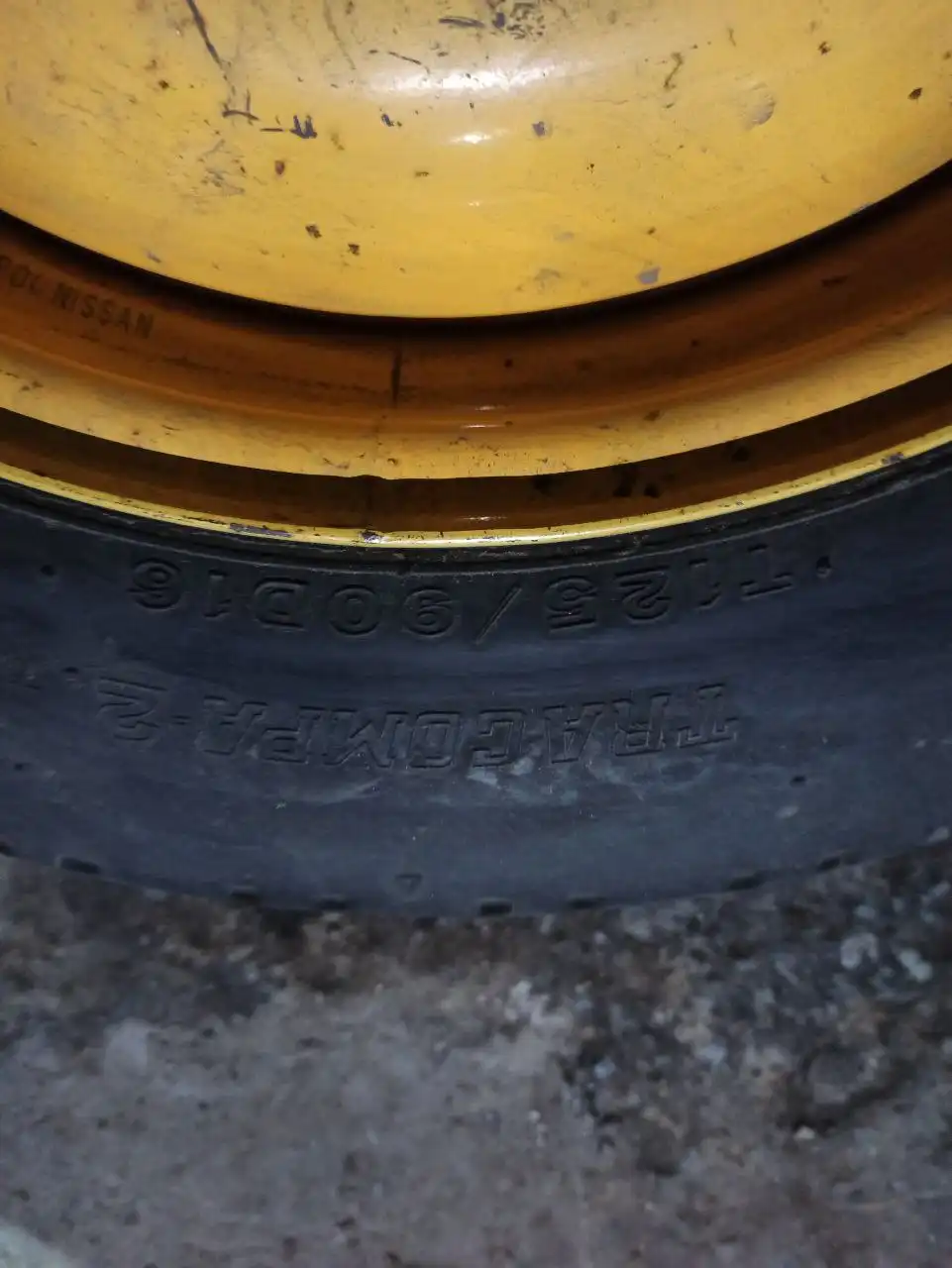Оригинальное запасное колесо Nissan 125/90R16 2013г Bridgestone - Шины и диски (Запчасти) в Владивосток