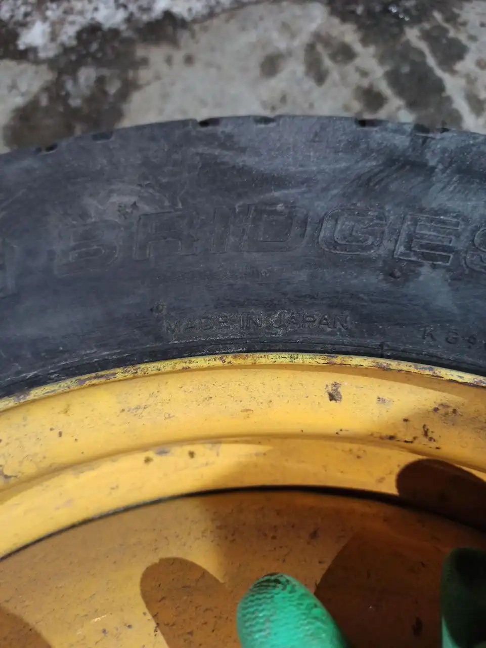 Оригинальное запасное колесо Nissan 125/90R16 2013г Bridgestone - Шины и диски (Запчасти) в Владивосток