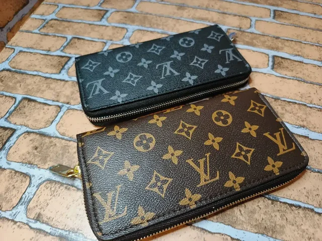 Кошельки LV из экокожи - Спортивная одежда и обувь в Владивосток