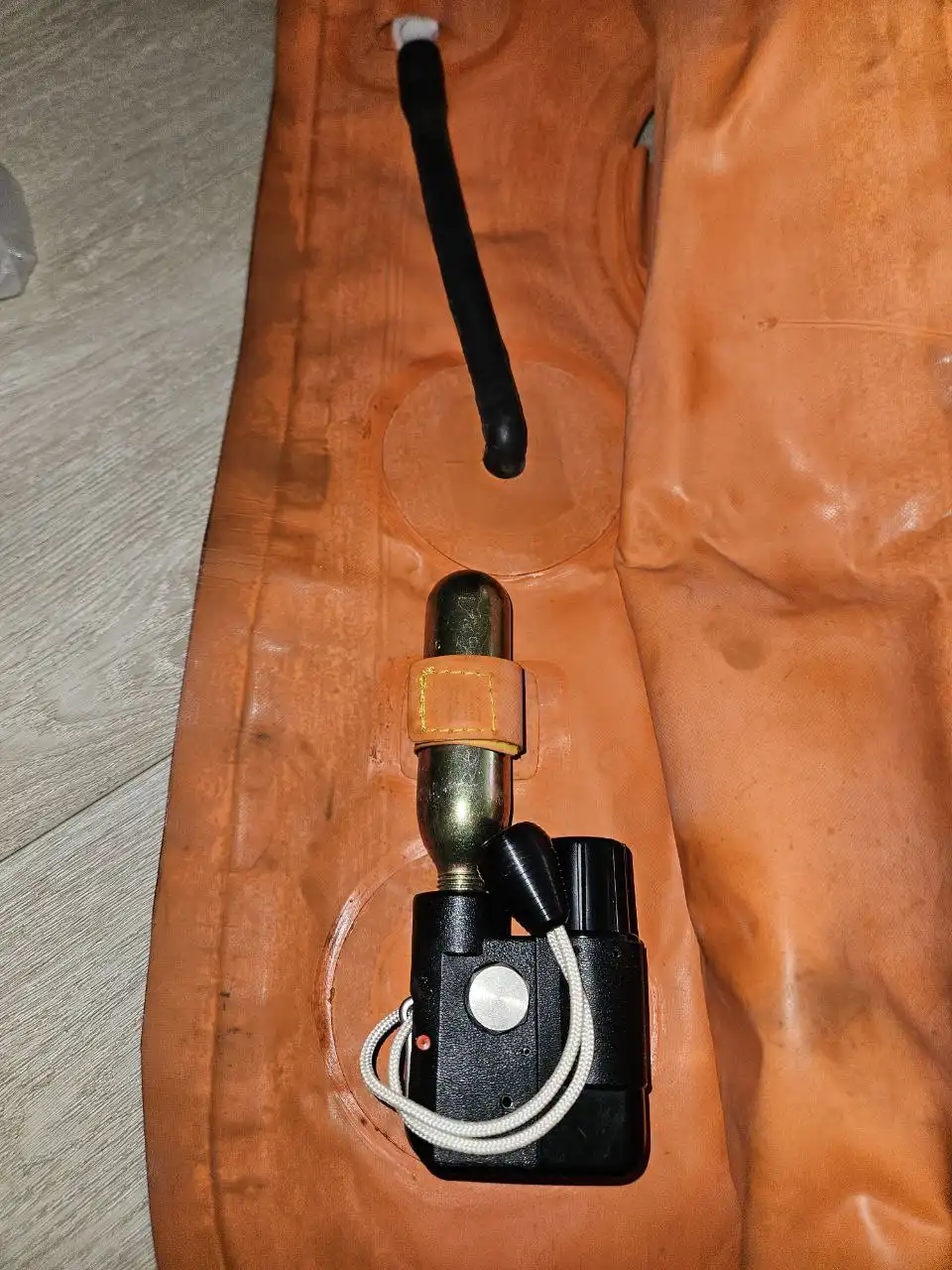 Жилет спасательный надувной взрослый двухсторонний - Туризм и отдых (Хобби и отдых) в Владивосток