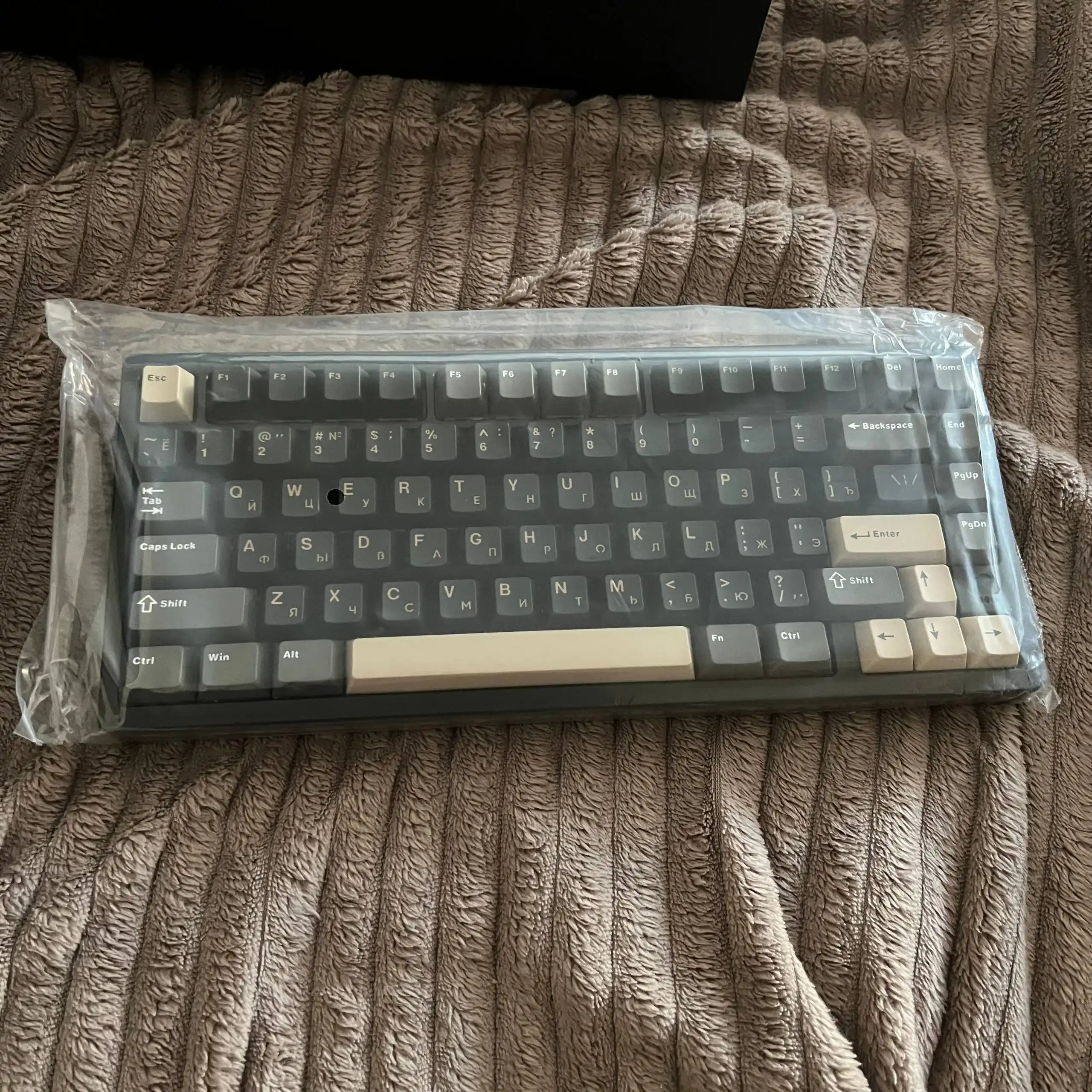 Продам механическую клавиатуру Rainy 75 с RGB подсветкой - Компьютерные аксессуары (Электроника) в Владивосток