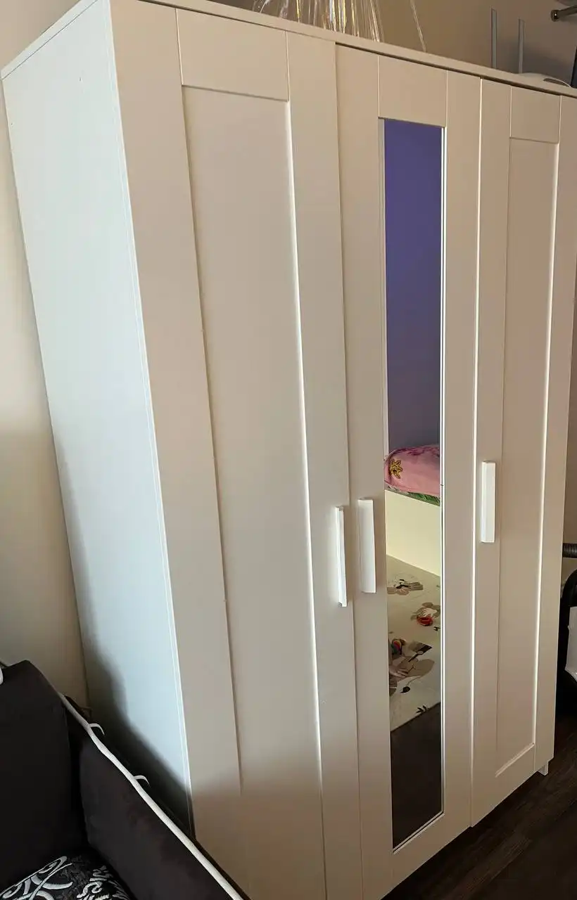 Распашной шкаф Икеа - Мебель (Для дома и дачи) в Владивосток