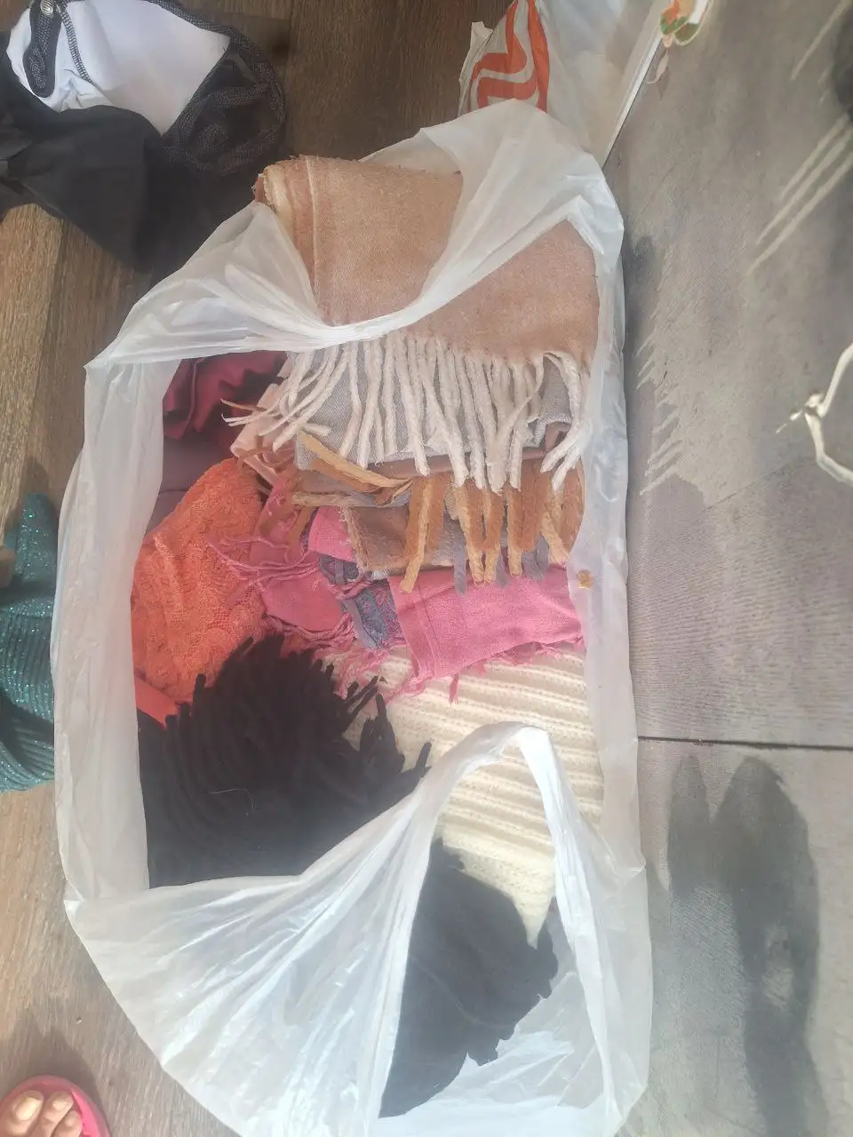 Пакет вещей отдам в районе Чуркин - Барахолка в Владивосток