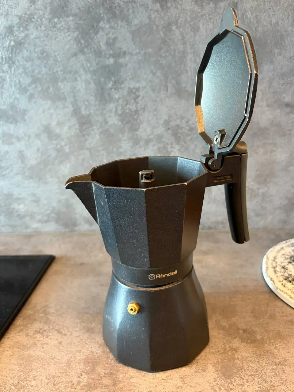 Продажа гейзерной кофеварки Rondel 0,3 л - Кухонная техника (Для дома и дачи) в Владивосток