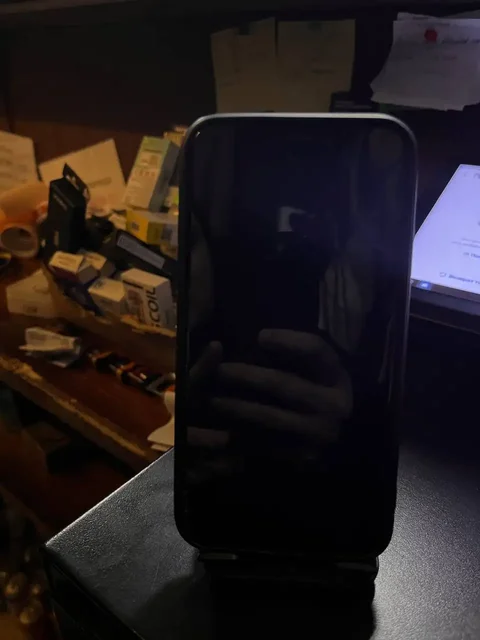 iPhone 11 64GB Black в отличном состоянии - Умные колонки в Владивосток