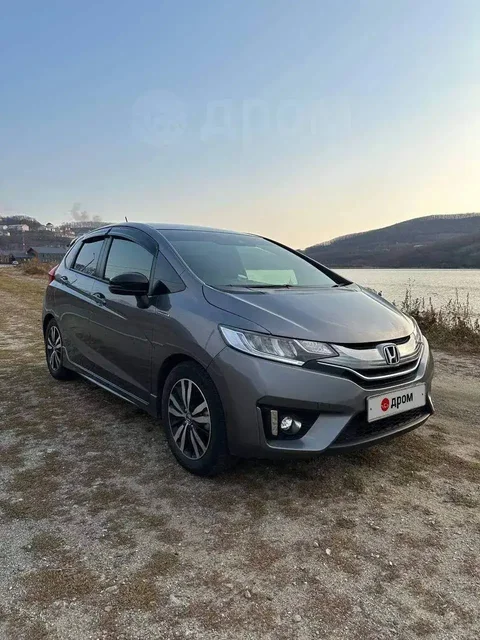 Продам Honda Fit 2018 год гибрид - Аксессуары и уход в Владивосток