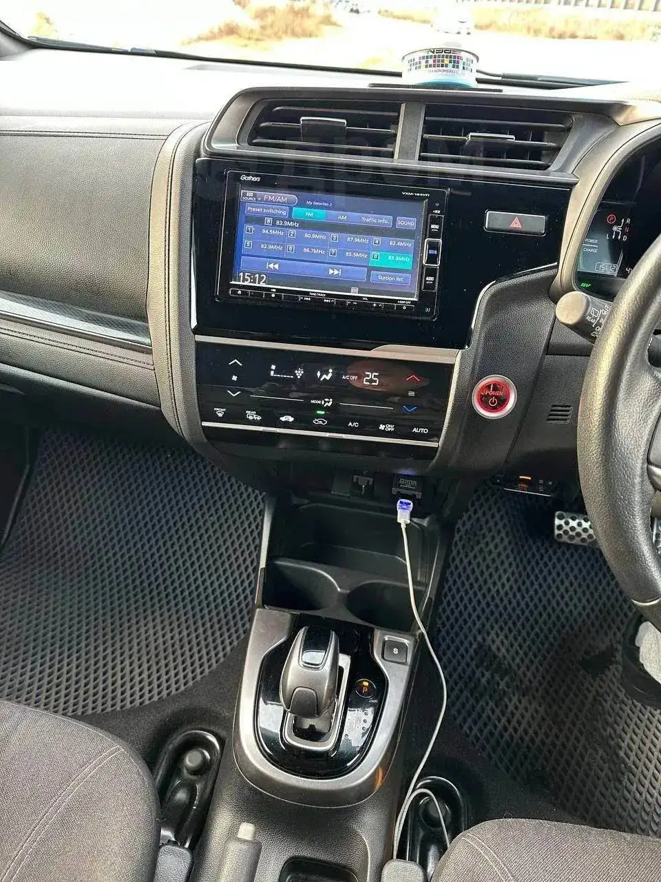 Продам Honda Fit 2018 год гибрид - Легковые автомобили (Авто) в Владивосток