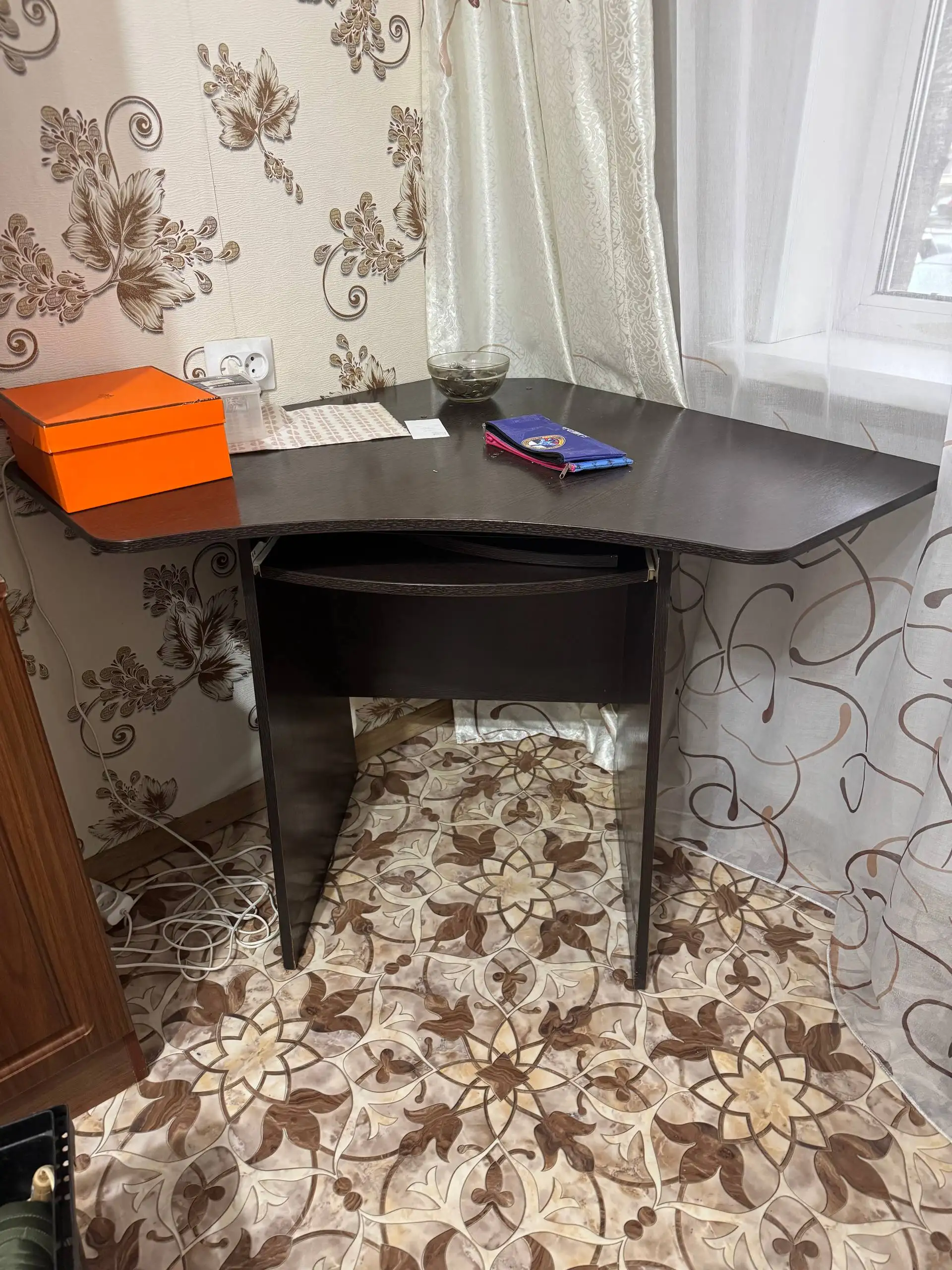 Письменный стол отдам - Мебель (Для дома и дачи) в Владивосток