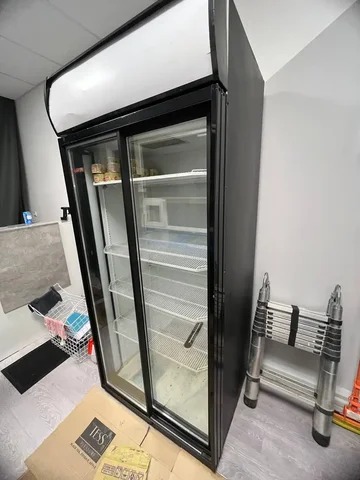 Продажа холодильной витрины - Готовый бизнес и оборудование в Владивосток