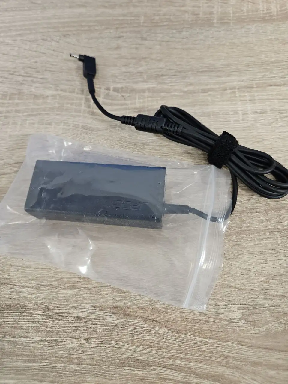 Адаптер для ноутбука Acer, смазка литиевая, лампа галогенная - Комплектующие и аксессуары (Электроника) в Владивосток