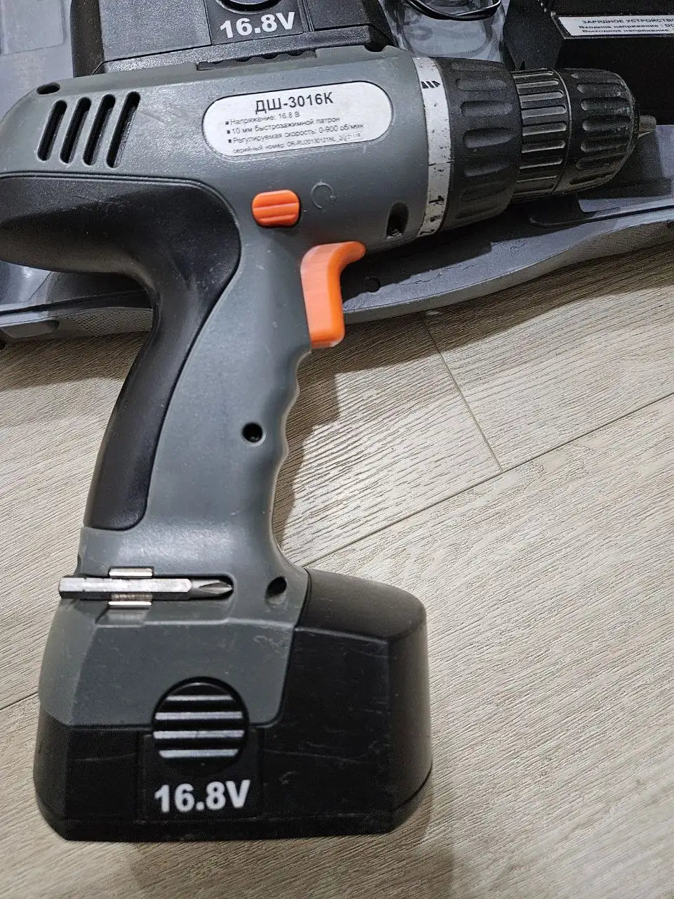 Шуруповерт ДШ-3016К с аккумуляторами и кейсом - Инструменты (Электроника) в Владивосток