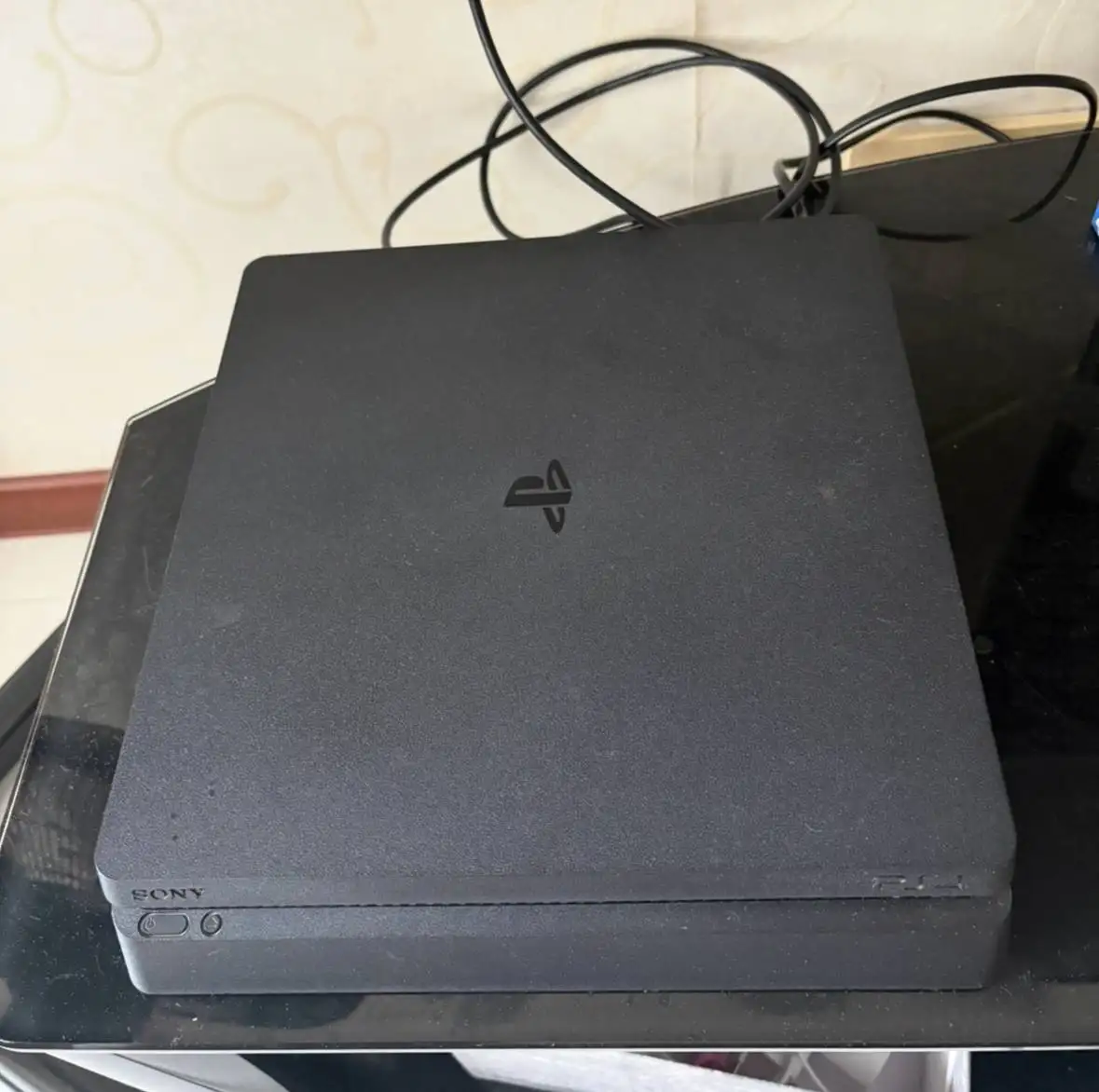 Игровая консоль PS4 с аксессуарами - Игровые консоли (Электроника) в Владивосток