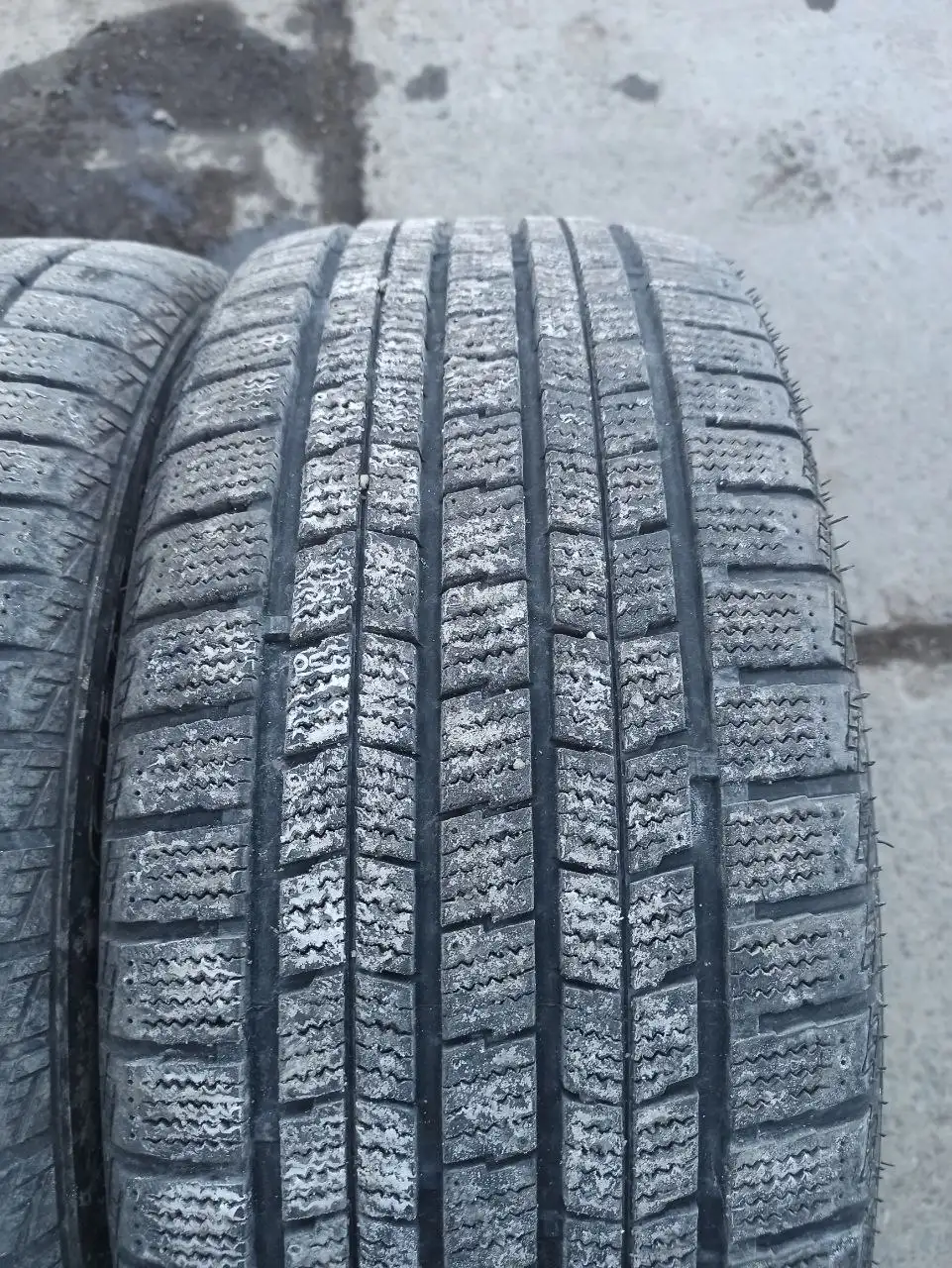 Продам зимние шины Streamstone 225/45R17 2020 года - Шины и диски (Авто) в Владивосток