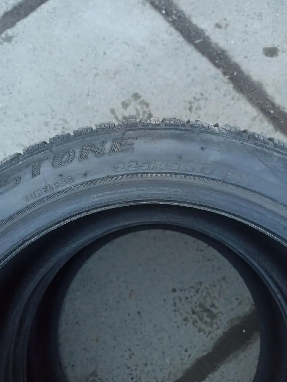 Продам зимние шины Streamstone 225/45R17 2020 года - Шины и диски (Авто) в Владивосток