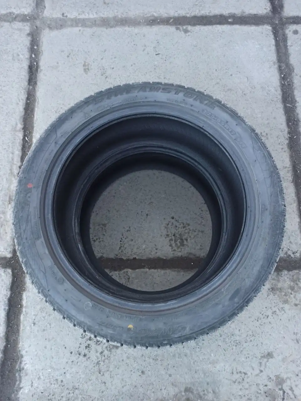 Продам зимние шины Streamstone 225/45R17 2020 года - Шины и диски (Авто) в Владивосток