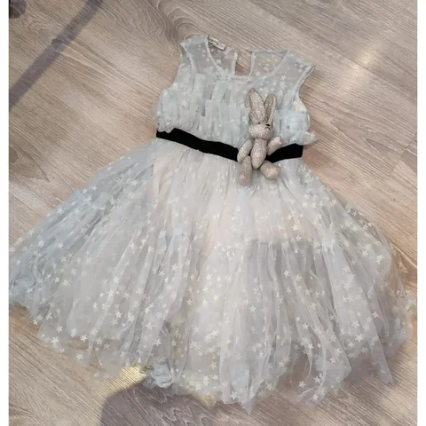 Продам нежное платье "зефирка" размер 110 - Джинсы в Владивосток