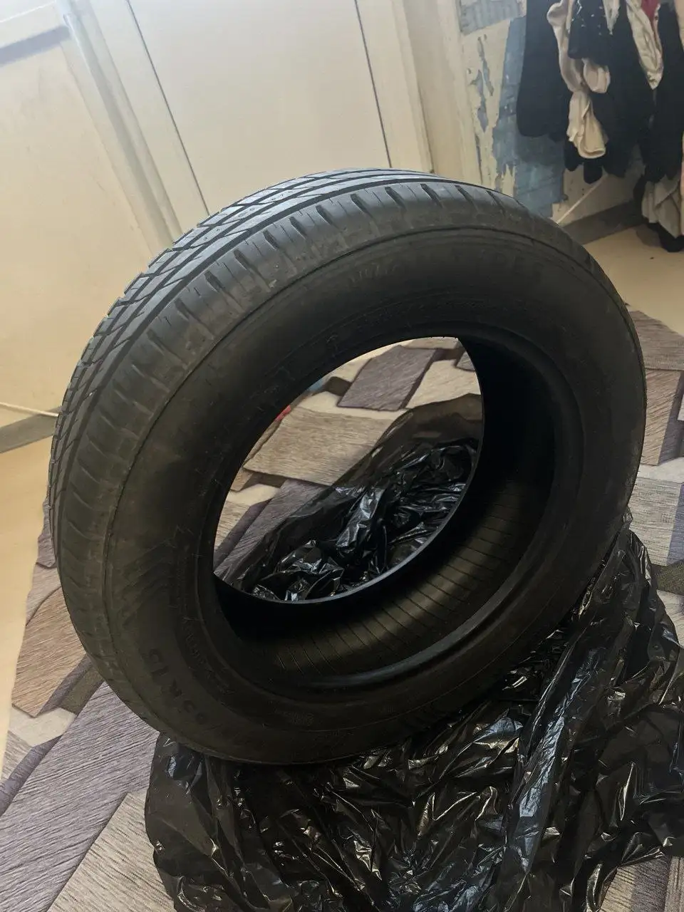 Комплект летних шин 185/65/15 износ до 5% - Шины и диски (Авто) в Владивосток