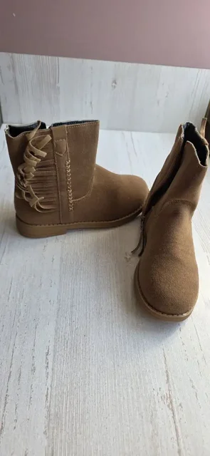 Продаётся новая обувь 33 размера - Верхняя одежда и джинсы в Владивосток