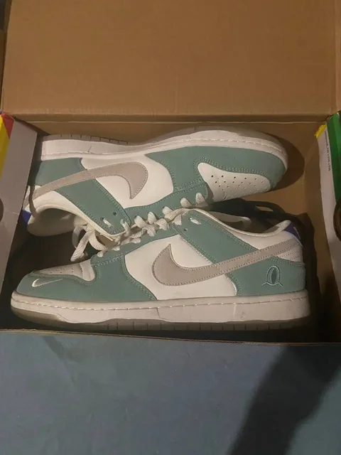 Кроссовки Nike размер 41 новые - Верхняя одежда и джинсы в Владивосток