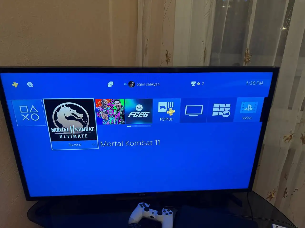 Продам PlayStation 4 на 1 ТБ с играми - Игровые приставки (Электроника) в Владивосток