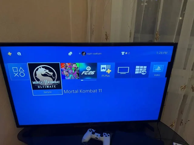 Продам PlayStation 4 на 1 ТБ с играми - Планшеты графические в Владивосток