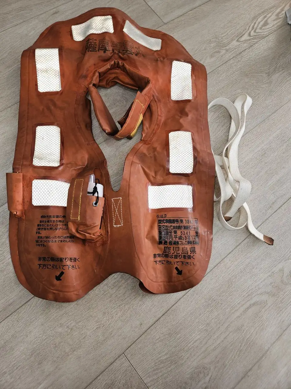 Жилет спасательный надувной взрослый двухсторонний - Туризм и отдых (Хобби и отдых) в Владивосток