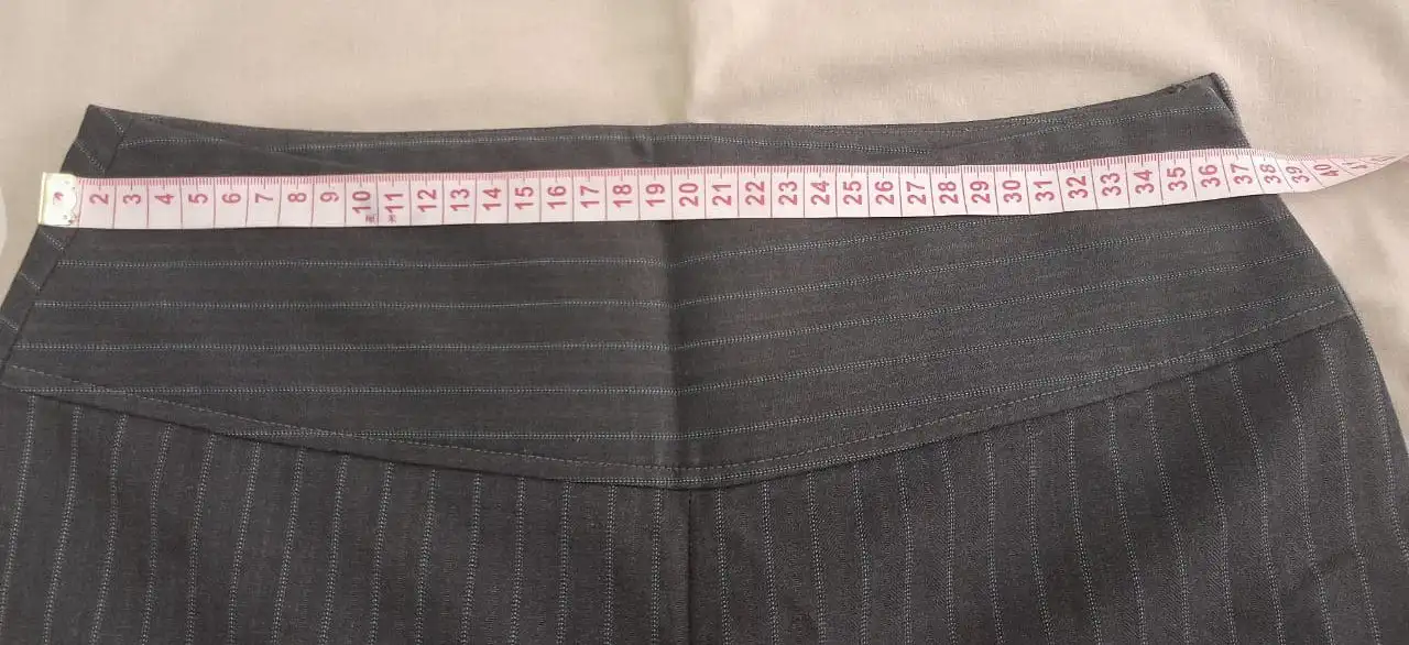 Классические брюки серого цвета в полоску - Мужская одежда (Одежда) в Владивосток