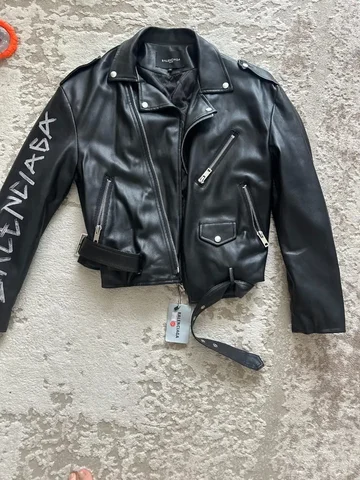 Продам новую кожаную куртку Balenciaga - Вечерняя одежда в Владивосток