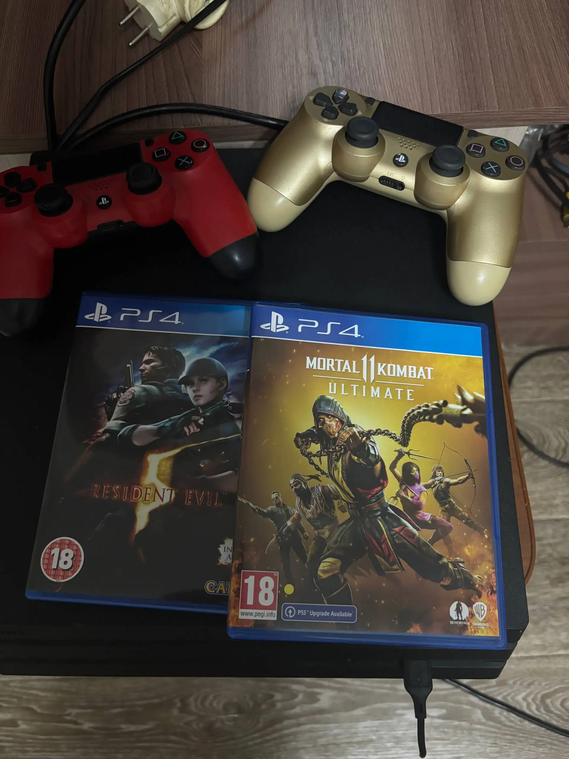 Sony PlayStation 4 1ТБ с играми и геймпадами - Игровые приставки (Электроника) в Владивосток