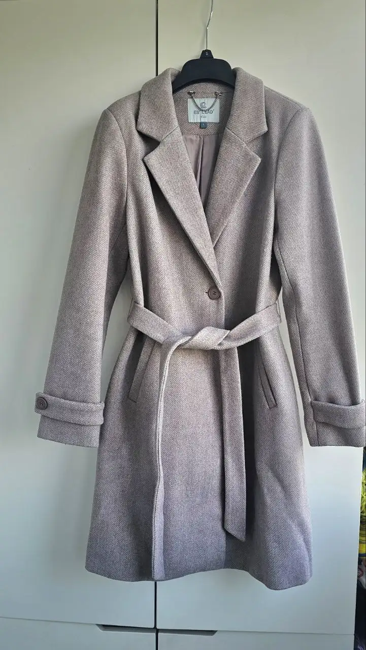 Женское пальто в отличном состоянии - Верхняя одежда (Одежда) в Владивосток