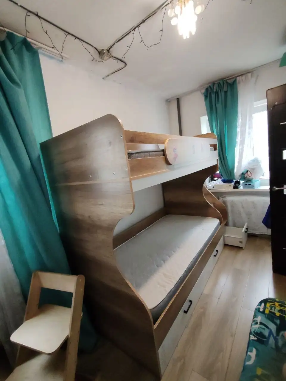 Двухъярусная кровать с двумя матрасами - Мебель (Для дома и дачи) в Владивосток