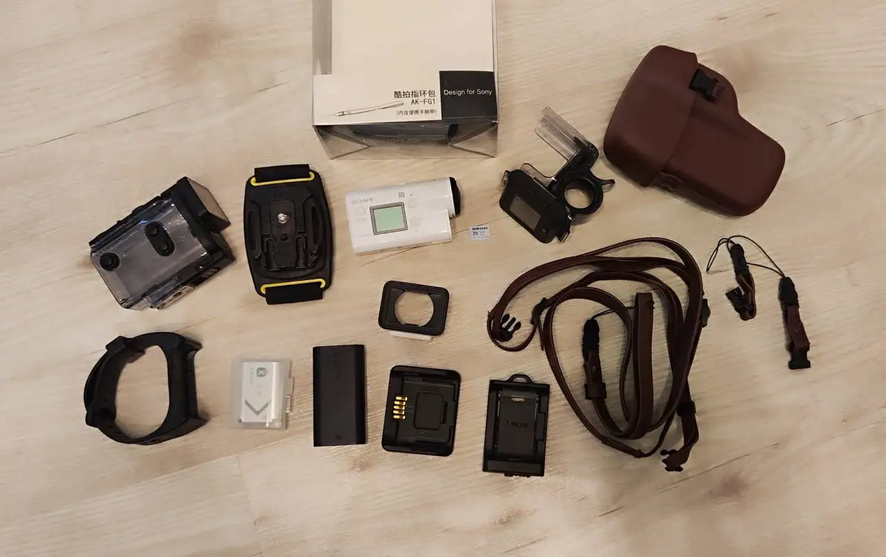Продам набор с экшн-камерой Sony HDR-AS300 - Фото- и видеотехника (Электроника) в Владивосток