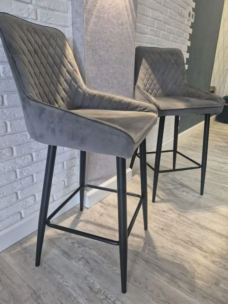 Продажа барного стола и барных стульев - Мебель (Для дома и дачи) в Владивосток