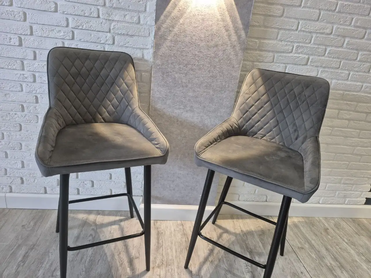 Продажа барного стола и барных стульев - Мебель (Для дома и дачи) в Владивосток