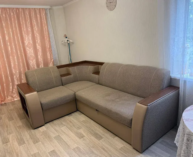 Продам угловой диван б/у в хорошем состоянии - Мебель в Уссурийск